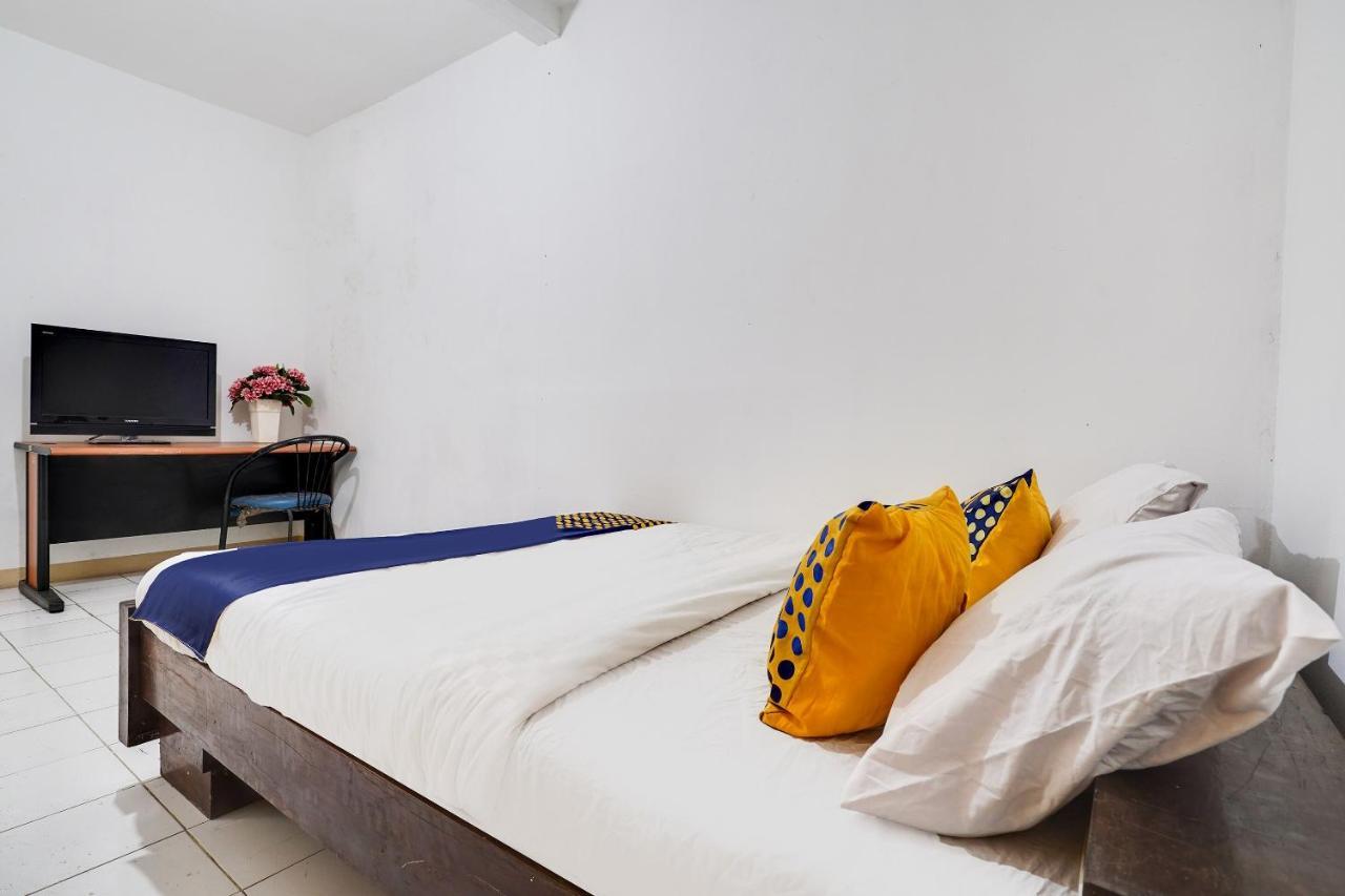 Spot On 91546 Dewi Sudirman Hotel